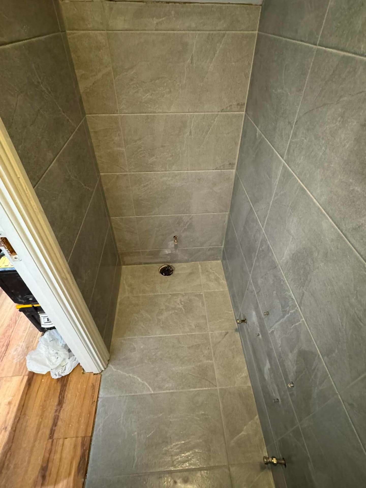 Slate-effect floor and wall junction — closeup