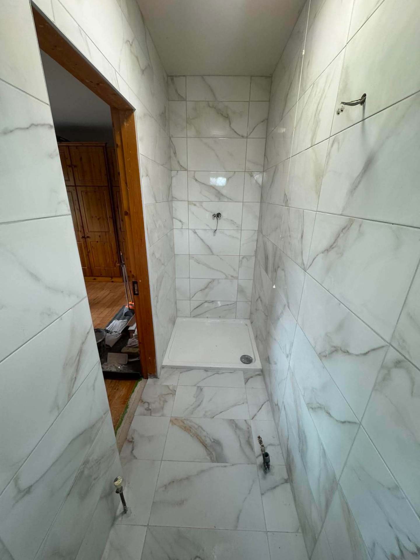 Calacatta marble shower walls building up